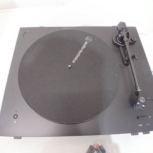 AUDIO-TECHNICA FULLY AUTOMATIC BELT-DRIVE STEREO TURNTABLE WITH BLUETOOTH CONNECTION - BLACK (MODEL: AT-LP3XBT) image 4