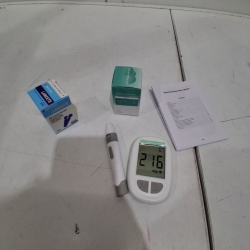 102PC BLOOD GLUCOSE METER KIT WITH TEST STRIPS AND LANCETS image 3