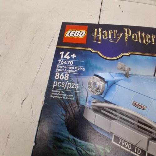 LEGO HARRY POTTER ENCHANTED FLYING FORD ANGLIA - 868 PCS - BLUE (MODEL: 76470) image 2