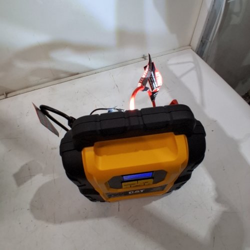 CAT LITHIUM JUMP STARTER, LED LIGHT AND DUAL CHARGING PORTS - 2500A - YELLOW / BLACK (MODEL: 1971614) image 2