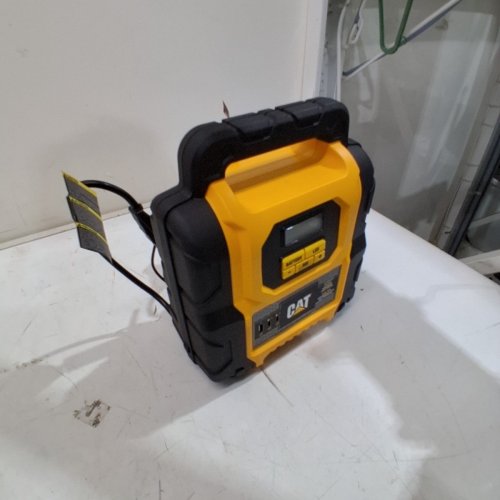 CAT LITHIUM JUMP STARTER, LED LIGHT AND DUAL CHARGING PORTS - 2500A - YELLOW / BLACK (MODEL: 1971614) image 3