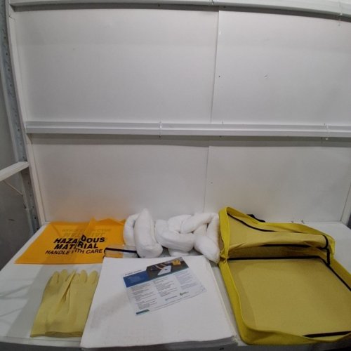 GREEN STRENGTH OIL ONLY SPILL RESPONSE KIT WITH CARRY BAG CASE, GLOVES, AND SAFETY GOGGLES - 5.5GAL ABSORBENCY - YELLOW image 2