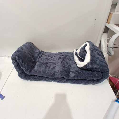 ELECTRIC HEATED BLANKET - 72" X 84" - 120V, 135W - NAVY AND WHITE (MODEL: YZH-7284B) image 2
