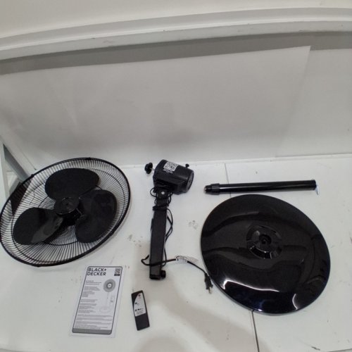 BLACK+DECKERSTANDING OSCILLATING PEDESTAL FAN WITH REMOTE - 18" - BLACK (MODEL: BDSF18MB) image 4