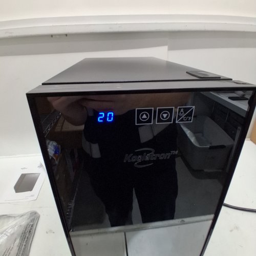 KOOLATRON COUNTERTOP 8-BOTTLE WINE COOLER - BLACK - (MODEL: WC08-F) image 4