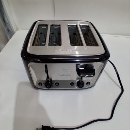 TOASTMASTER 4-SLICE TOASTER WITH EXTRA WIDE SLOTS, BAGEL TOASTING, AND DEFROST MODE - BLACK (MODEL: TM-46TSC) image 3