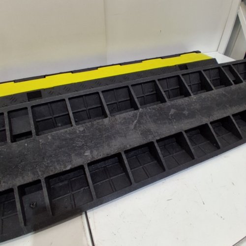 3PK VEVOR HEAVY DUTY RUBBER CABLE PROTECTOR RAMP - 12000LBS /AXLE CAPACITY - 38.58" X 9.45" X 1.77" - BLACK/YELLOW (MODEL: ‎RUBBER3PCS / CP-R02-3) image 3