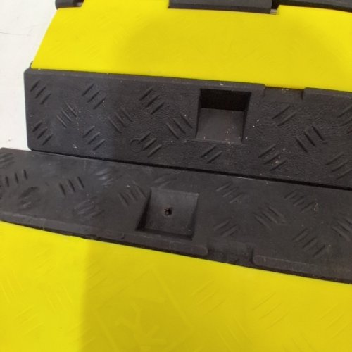 3PK VEVOR HEAVY DUTY RUBBER CABLE PROTECTOR RAMP - 12000LBS /AXLE CAPACITY - 38.58" X 9.45" X 1.77" - BLACK/YELLOW (MODEL: ‎RUBBER3PCS / CP-R02-3) image 4
