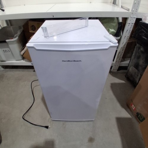 HAMILTON BEACH 3.3CUFT COMPACT REFRIGERATOR - WHITE - (MODEL: HBR33MWEE02) image 3