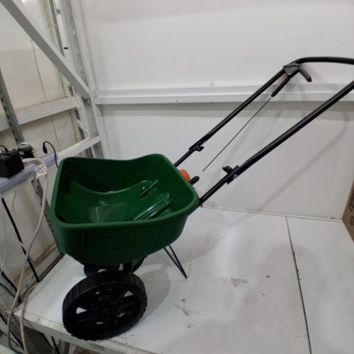 SCOTTS TURF BUILDER EDGEGUARD MINI BROADCAST SPREADER - GREEN image 2