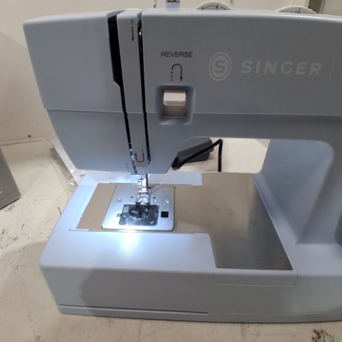 SINGER HEAVY DUTY METAL FRAME HIGH SPEED SEWING MACHINE - MELTWATER BLUE (MODEL: 4423) image 2