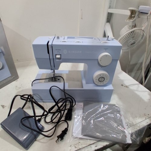 SINGER HEAVY DUTY METAL FRAME HIGH SPEED SEWING MACHINE - MELTWATER BLUE (MODEL: 4423) image 4