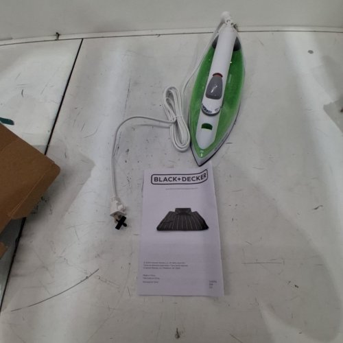 BLACK AND DECKER LIGHT N EASY STEAM IRON WITH NONSTICK SOLEPLATE - GREEN - IR0820C image 2