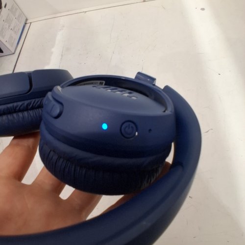 JBL TUNE 520BT WIRELESS ON-EAR HEADPHONES WITH BUILT-IN MICROPHONE AND FOLDABLE DESIGN - BLUE image 4