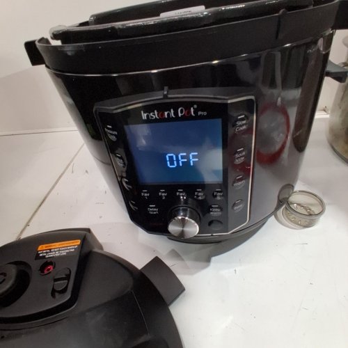 INSTANT POT PRO 10-IN-1 MULTI-USE PRESSURE COOKER - 6QT. CAPACITY - BLACK (MODEL:PRO60) image 2