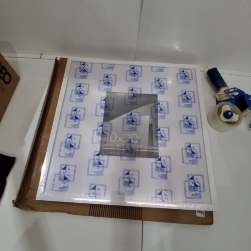 AMERICANFLAT PICTURE FRAME WITH POLISHED PLEXIGLASS - 20" X 20" - WHITE image 2