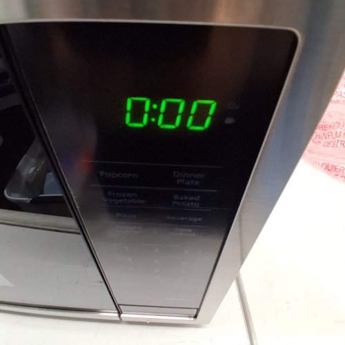 MAGIC CHEF COUNTERTOP DIGITAL TOUCH MICROWAVE - 900W, 0.9 CUBIC FT - STAINLESS (MODEL: MC99MSTF) image 2