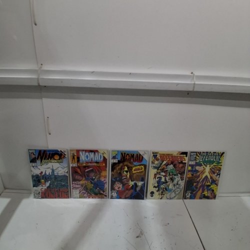 10 ASSTD MARVEL COMIC BOOKS - NAMOR #16,21,31,38; NOMAD #12,13; SECRET DEFENDERS #2; NEW DEFENDERS #138; SECRET WARS II #4; X-MEN #2 - VARIOUS AUTHORS image 3