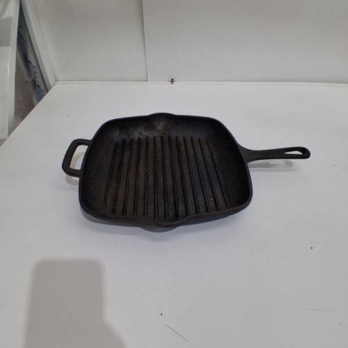 MAINSTAYS CAST IRON SKILLET - 10" - BLACK image 2