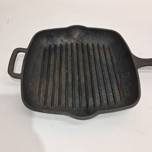 MAINSTAYS CAST IRON SKILLET - 10" - BLACK image 3
