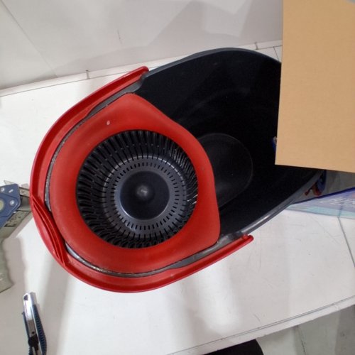 VILEDA EASYWRING BUCKET SYSTEM - BLACK/RED image 3