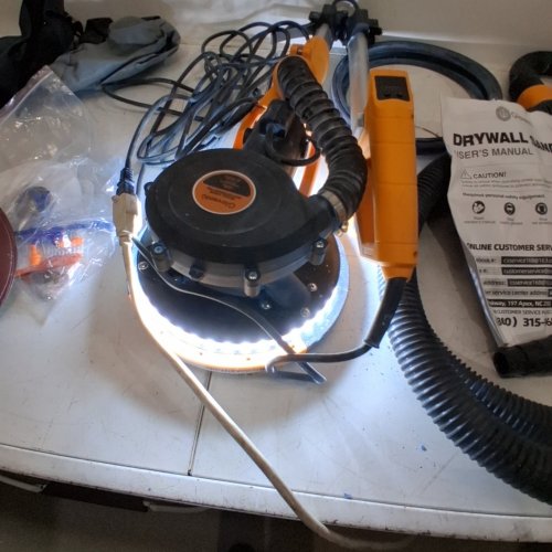 GIOVENTU DRYWALL SANDER WITH VACUUM, VARIABLE SPEEDS FROM 900-1800RPM - BLACK/YELLOW (MODEL: DWSR-2108) image 2
