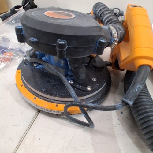 GIOVENTU DRYWALL SANDER WITH VACUUM, VARIABLE SPEEDS FROM 900-1800RPM - BLACK/YELLOW (MODEL: DWSR-2108) image 4