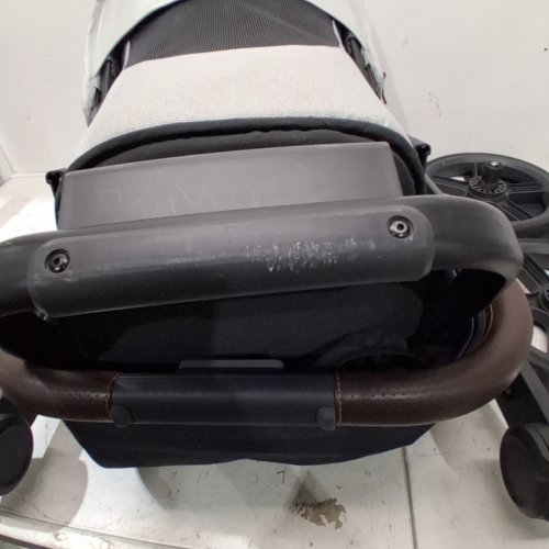 UPPABABY VISTA V3 CONVERTABLE STROLLER WITH 30+ CONFIGURATIONS - NEWBORN UP TO 50 LBS - SAVANNAH/GREY - (MODEL: 0303-VSO-NA-SAV) image 6