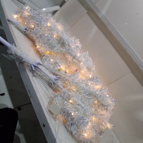 GARVEE PRELIT CHRISTMAS TREE WITH 250 DUAL-COLOR LED LIGHTS & STURDY STAND, 6FT - WHITE (MODEL:PHK_35HSSN65) image 2