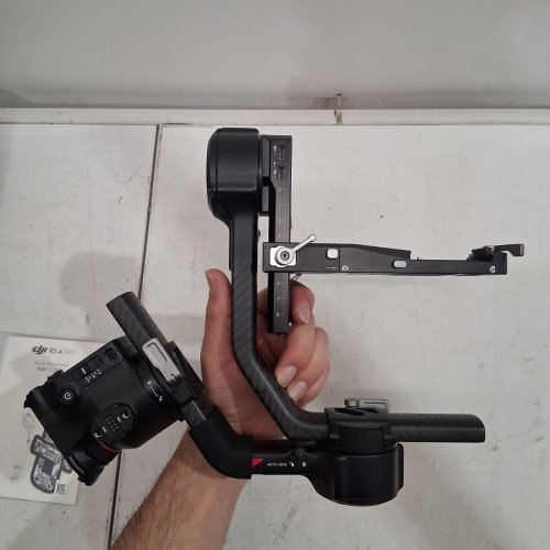 DJI RS 4 PRO - 3-AXIS GIMBAL STABILIZER FOR DSLR AND MIRRORLESS CAMERAS - 10LBS PAYLOAD - BLACK - (MODEL: 6941565974686 | DRS4P) image 5
