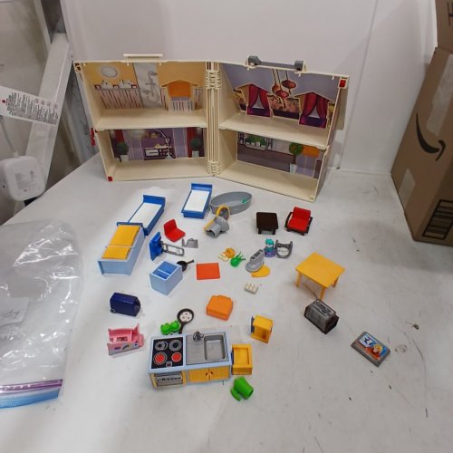 PLAYMOBIL TAKE ALONG FOLDABLE MODERN MINI DOLL HOUSE - MULTICOLORED image 2