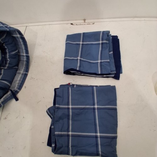 3PC TOMMY HILFIGER PLAID COMFORTER SET - KING - BLUE (ITEM: 1976202) image 3