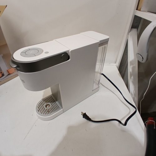 KEURIG K-SLIM SINGLE SERVE COFFEE MAKER - WHITE (MODEL: K900) image 3