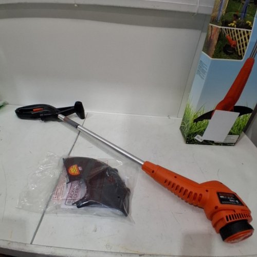 BLACK + DECKER CORDED ELECTRIC STRING TRIMMER - 13" PATH / 4.4AMP - ORANGE/BLACK (MODEL: ST7700) image 2