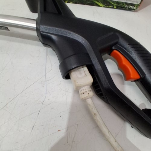 BLACK + DECKER CORDED ELECTRIC STRING TRIMMER - 13" PATH / 4.4AMP - ORANGE/BLACK (MODEL: ST7700) image 4