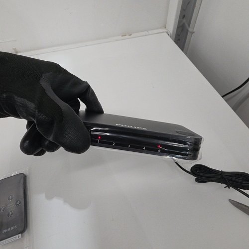 PHILIPS HDMI SWITCH WITH WIRELESS REMOTE CONTROL - UP TO 4 DEVICES - 1080P, 4K - BLACK (MODEL: SWV9484B/27) image 2