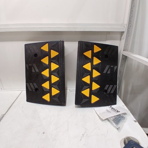 2PK RUBBER CURB RAMP - 13" X 19" X 5" - BLACK/YELLOW (MODEL: KR-07) image 2