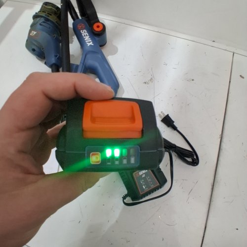 SENIX CORDLESS STRING TRIMMER / EDGER WITH BATTERY AND CHARGER- 20 V - BLUE (MODEL: GTX2-L) image 2