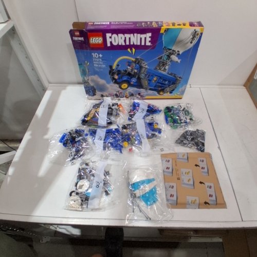 954PC LEGO FORTNITE BATTLE BUS - BLUE - (MODEL: 77073) image 2