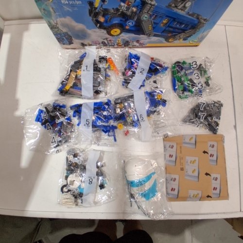 954PC LEGO FORTNITE BATTLE BUS - BLUE - (MODEL: 77073) image 3