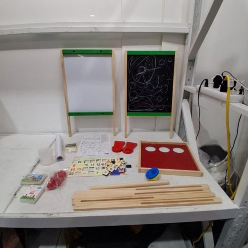 HAPE ALL-IN-1 WHITEBOARD/CHALKBOARD DRAWING, WRITING, COLOURING EASEL - 21.9" X 42.5" - MULTICOLOUR (MODEL: E1010) image 4
