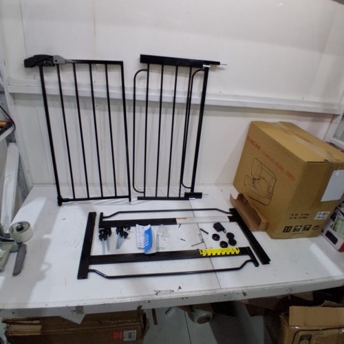 REGALO EASY STEP ADJUSTABLE EXTRA WIDE METAL SAFETY GATE, 30" X 29" - 49" - BLACK (MODEL: 1164EBDS) image 2