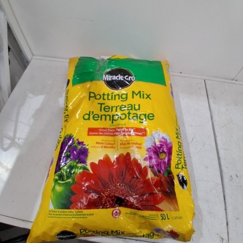 MIRACLE-GRO POTTING MIX GROW PLANTS TWICE AS BIG - 50 L image 3