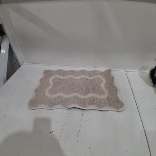 SCALLOPED RUG - TAUPE AND CREAM image 2