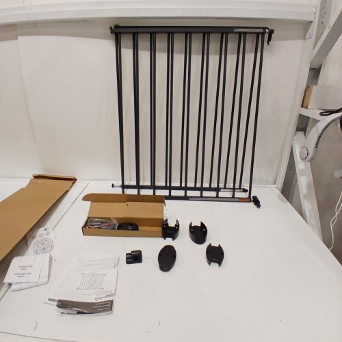 MUNCHKIN PUSH TO CLOSE BABY SAFETY GATE, 28.5"-45 image 2