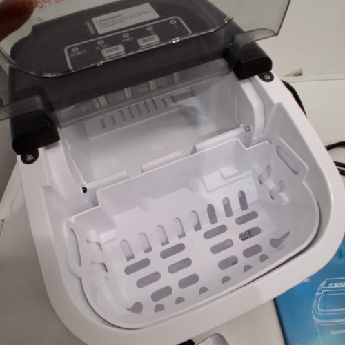 EUHOMY COUNTERTOP ICE MAKER MACHINE WITH HANDLE, BASKET AND SCOOP - MAKES 26LBS PER DAY - BLACK (MODEL: IM030-BBL-CAEH) image 4