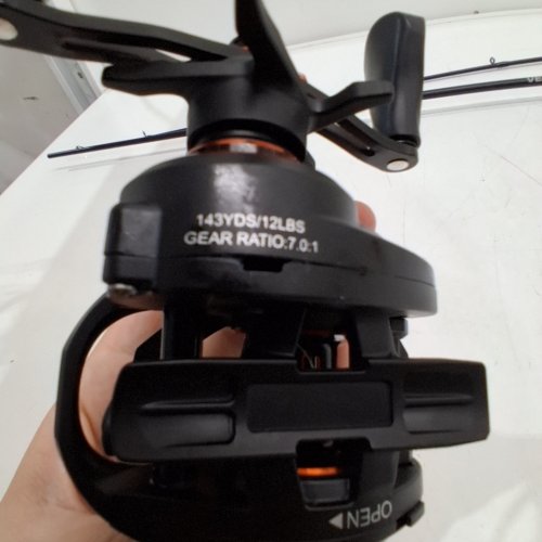 VEVOR ROD AND BAITCASTING FISHING REEL WITH STAINLESS STEEL GUIDES - 6'5" - 7.0:1 - RIGHT-HANDED image 4