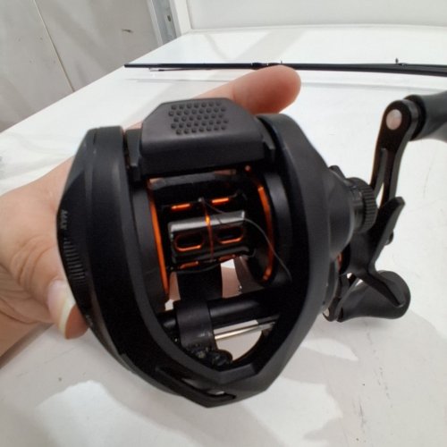 VEVOR ROD AND BAITCASTING FISHING REEL WITH STAINLESS STEEL GUIDES - 6'5" - 7.0:1 - RIGHT-HANDED image 6