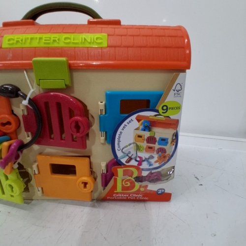 B. toys CRITTER CLINIC ANIMAL HOSPITAL PLAYSET (MODEL:BX2015Z) image 3