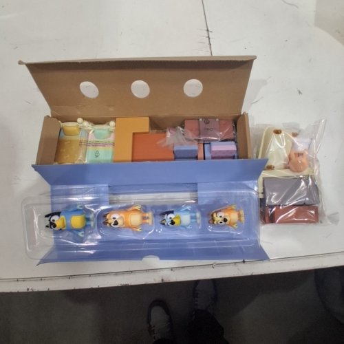 BLUEY MEGA BUNDLE HOME AND BBQ SET WITH 4 FIGURES - MULTICOLOUR (MODEL: ‎13073) image 3